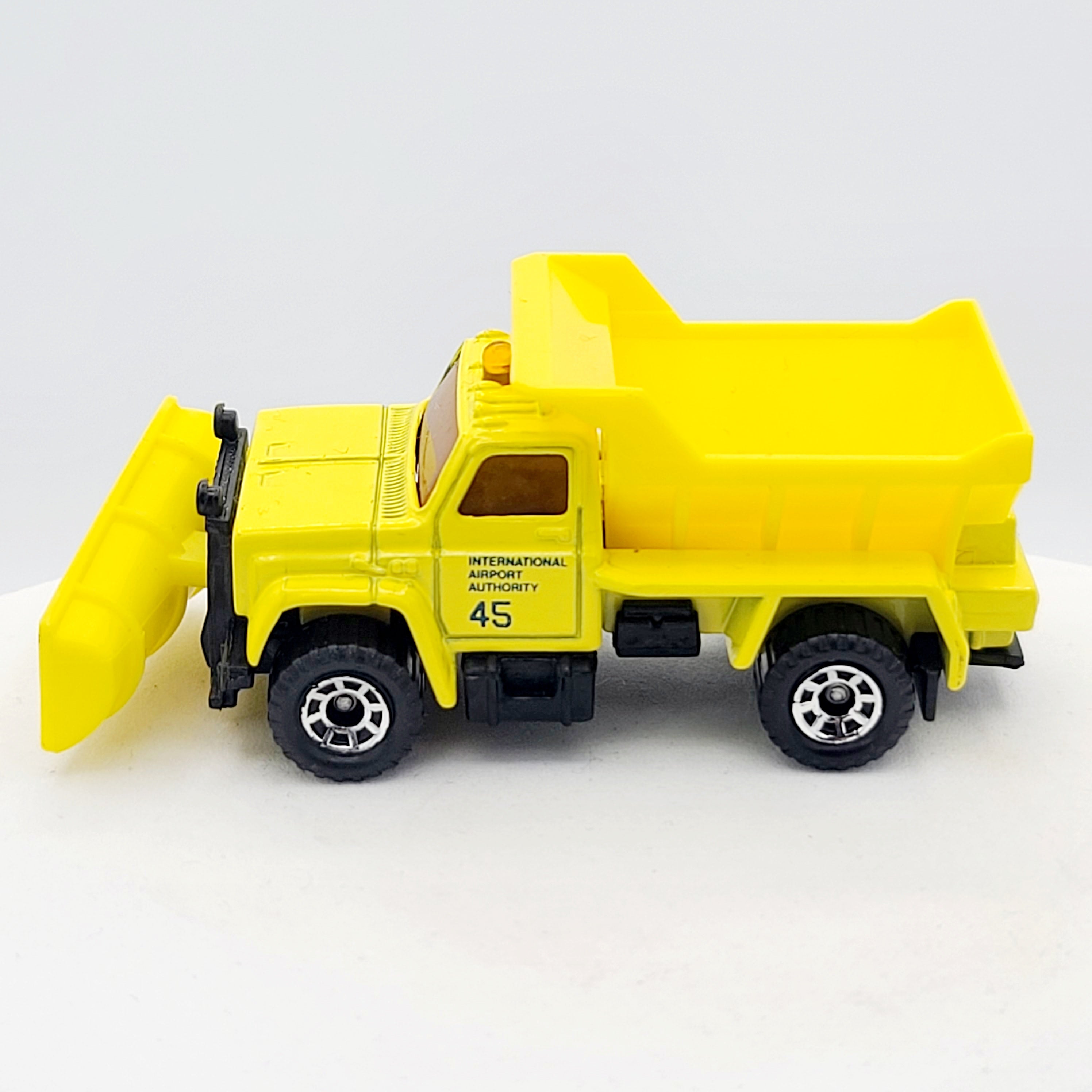 Matchbox Highway Maintenance Truck / Plow Master 6000 (1990 MBX Basic 1-75)